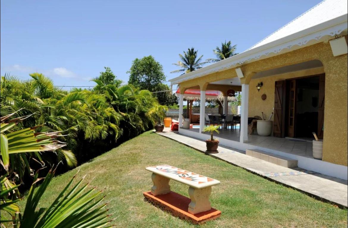 La Baie Des Bambous Villa Le Moule Luaran gambar